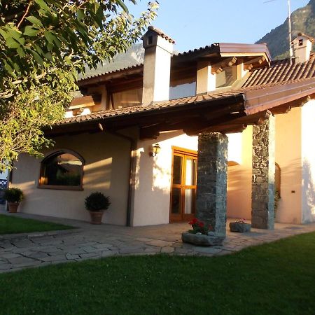 Les Hirondelles Bed & Breakfast Фенис Екстериор снимка