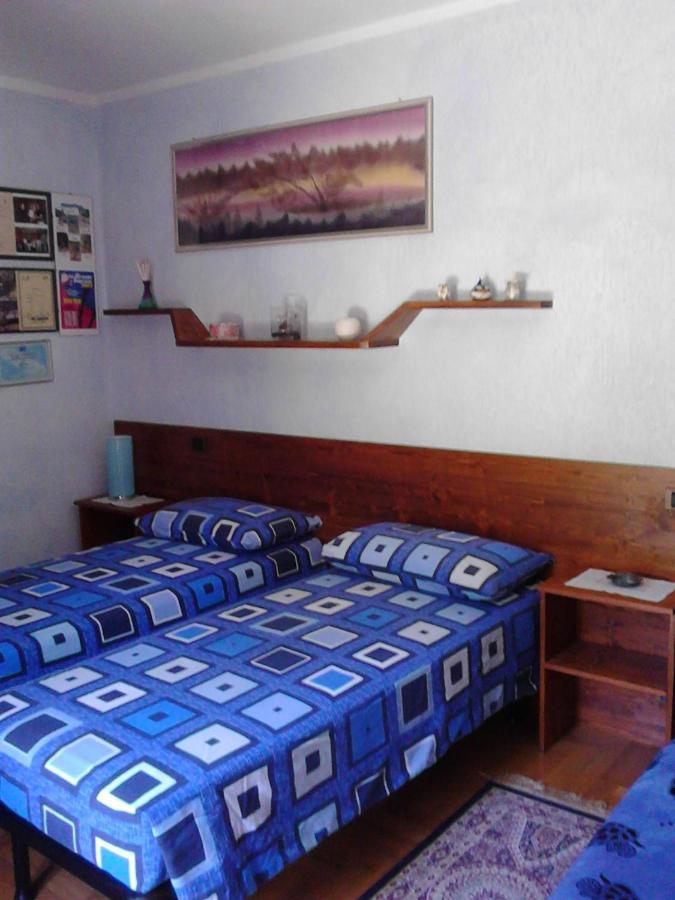 Les Hirondelles Bed & Breakfast Фенис Екстериор снимка