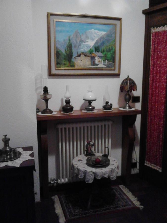 Les Hirondelles Bed & Breakfast Фенис Екстериор снимка