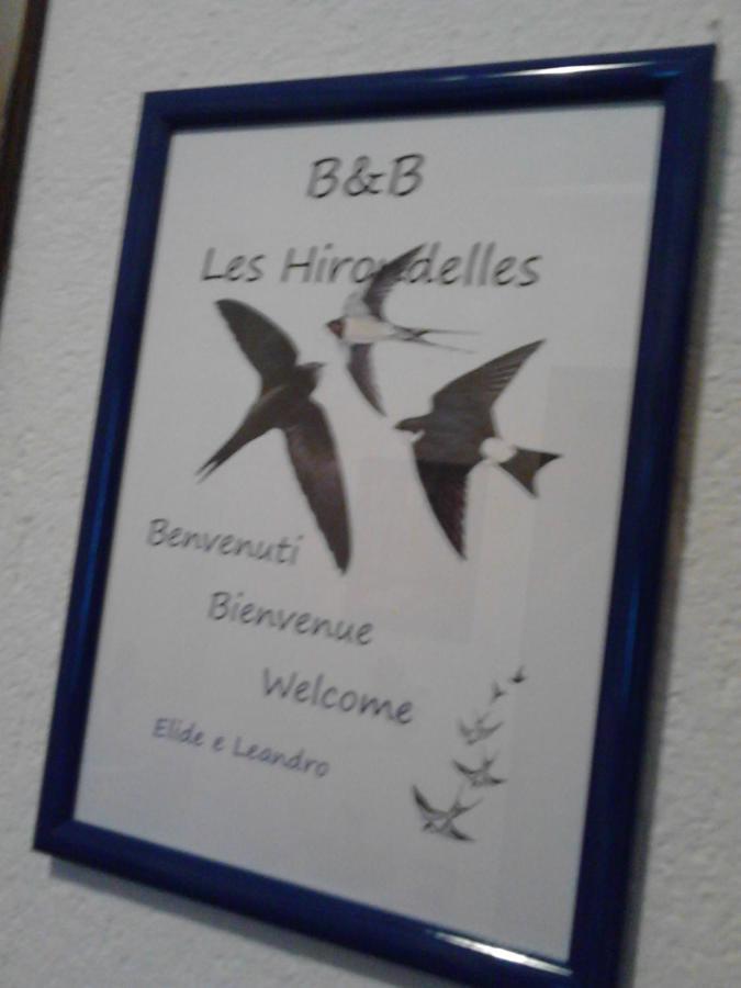 Les Hirondelles Bed & Breakfast Фенис Екстериор снимка