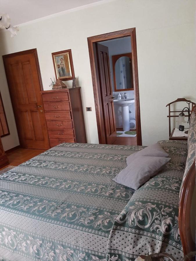 Les Hirondelles Bed & Breakfast Фенис Екстериор снимка